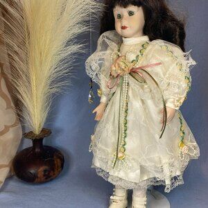 Vtg Victorian Style Porcelain Doll no tags no makers mark 1990s 14" lace dress